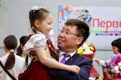МЭР КЫЗЫЛА КАРИМ САГААН-ООЛ ПОЗДРАВИЛ ВЫПУСКНИКОВ ШКОЛ С ПОСЛЕДНИМ ЗВОНКОМ