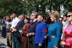 В ЧЕСТЬ ДНЯ РЕСПУБЛИКИ ПРОШЕЛ МИТИНГ У ПАМЯТНИКА МОНГУША БУЯНА-БАДЫРГЫ